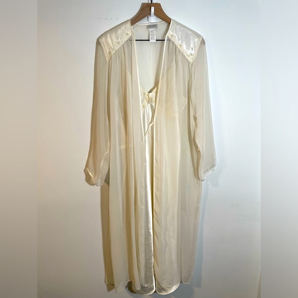 delicates Other - VTG Delicates White Peignoir Set Pearl & Lace Details Medium Bridal Nightgown